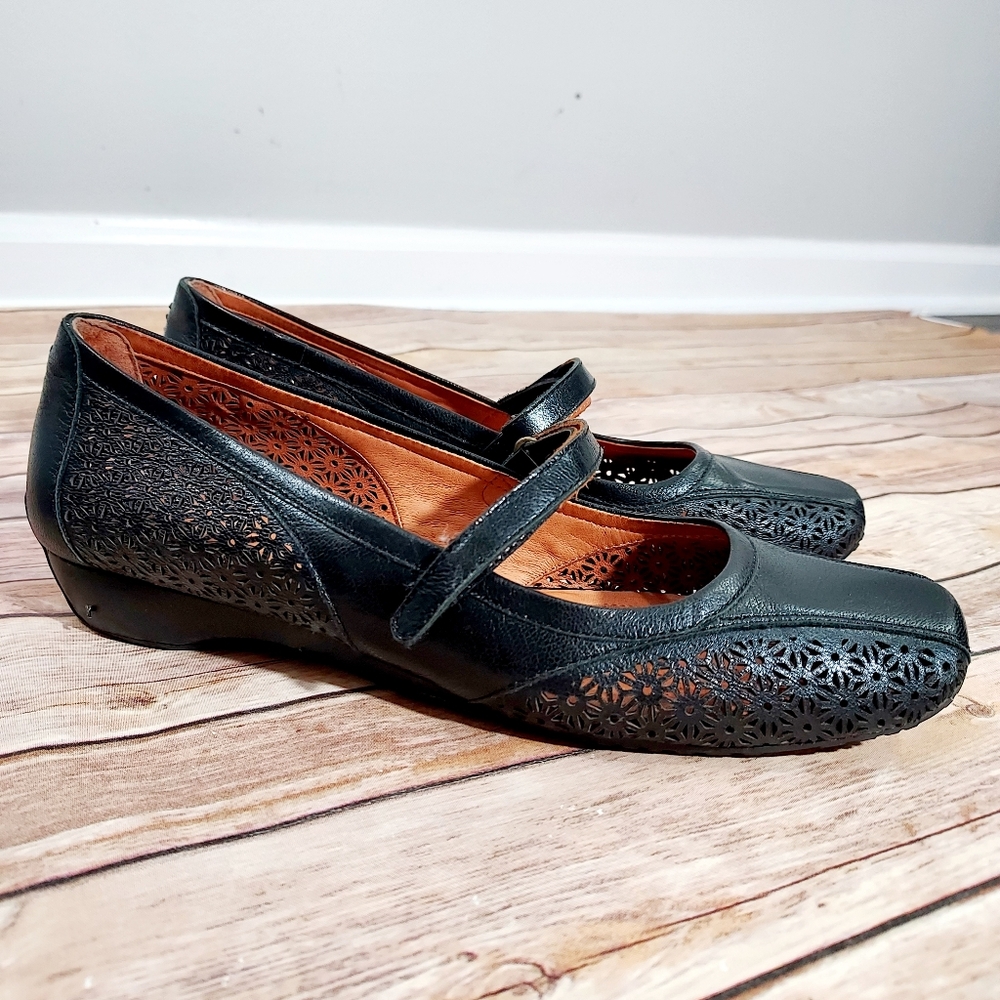 Gentle Souls Black Irene Cutout Mary Janes 8.5 - Picture 5 of 13